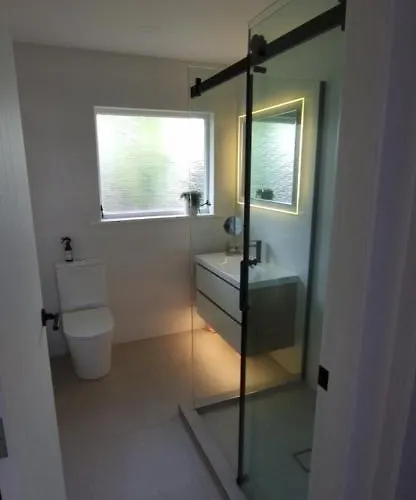 Inner City 2 Bedroom Unit - Close To Hospitals And Cbd